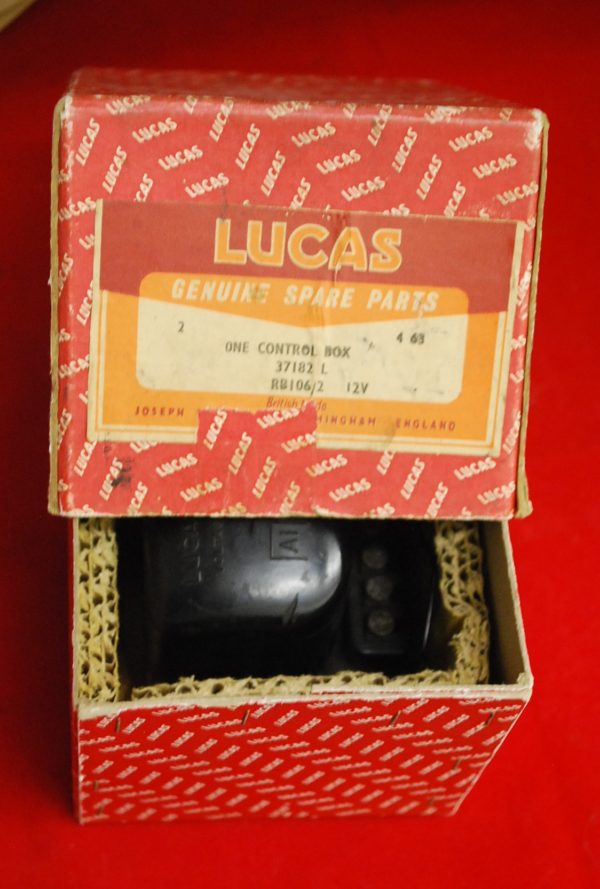 RD3082 NOS Lucas Voltage Regulator - Image 2